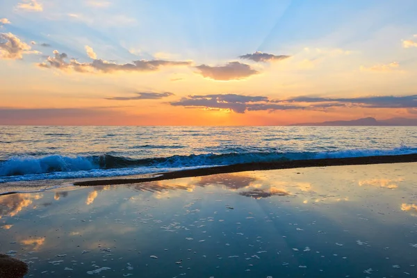 Deniz sahilde günbatımı