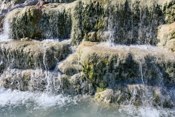 天然温泉结束的温泉浴，意大利 — 图库照片