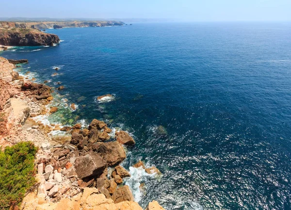 Lato wybrzeże Atlantyku (Algarve, Portugalia). — Zdjęcie stockowe