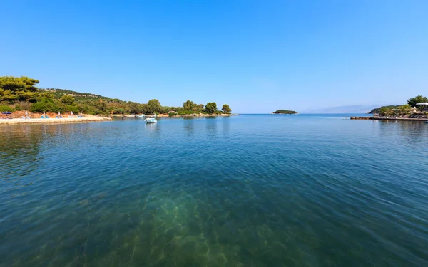 Playa de verano por la mañana (Albania ). — Foto de Stock