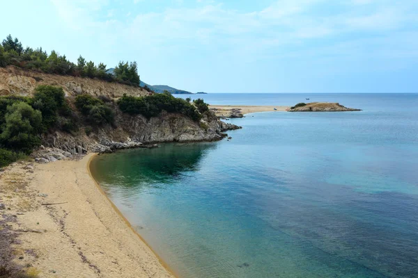 夏の海の海岸 (シトニア、ギリシャ). — ストック写真