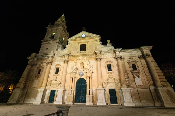 Gece Ragusa şehir görünümü, Sicilya, İtalya — Stok fotoğraf