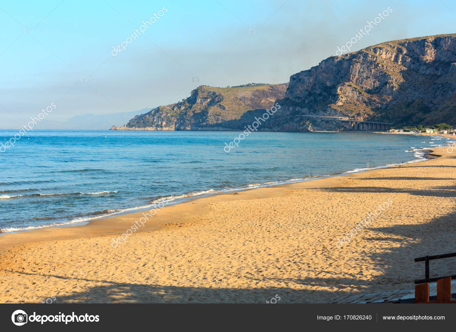 Spiaggia Di Sabbia Di Mare Di Mattina Foto Stock Wildman
