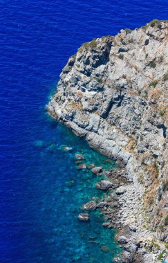 Deniz Sahil manzaralı Saint Elia Dağı üstten