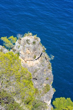 Rock Aquamarin deniz yüzeyi yukarıda