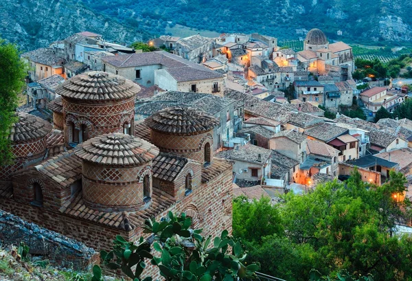 日の出 Stilo 村、カラブリア、イタリア — ストック写真