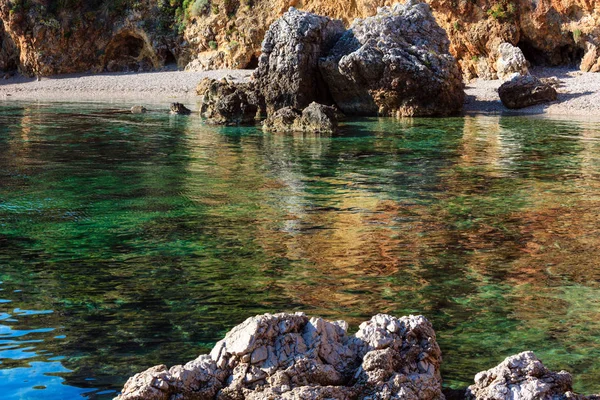 Baia di mare nel Parco dello Zingaro, Sicilia, Italia — Foto Stock