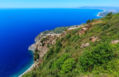 Deniz Sahil manzaralı Saint Elia Dağı üstten