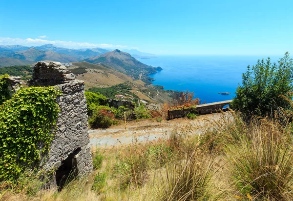 Yaz Tiren Denizi kıyısında, Maratea, İtalya — Stok fotoğraf