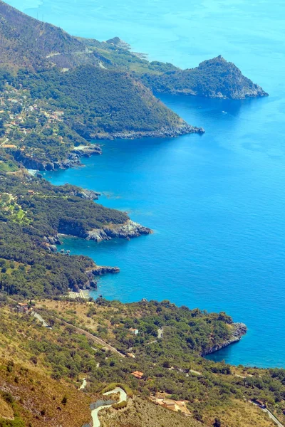 Costa del mar Tirreno cerca de Maratea, Italia — Foto de Stock