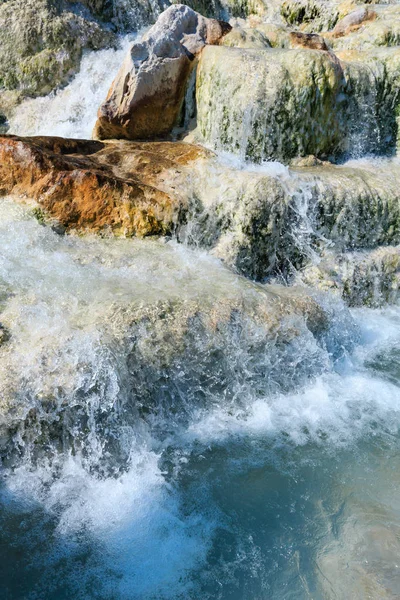 Balneario natural Saturnia termas, Italia — Foto de Stock