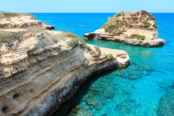 Grotta dello Mbruficu, de kust van de zee van Salento, Italië — Stockfoto