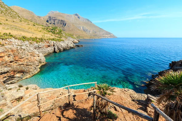 Морской залив в парке Зингаро, Сицилия, Италия — стоковое фото