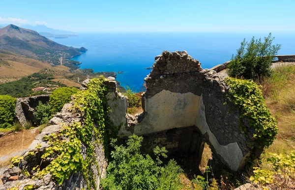 Yaz Tiren Denizi kıyısında, Maratea, İtalya — Stok fotoğraf