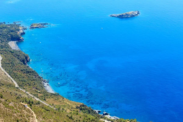 Costa del mar Tirreno cerca de Maratea, Italia — Foto de Stock