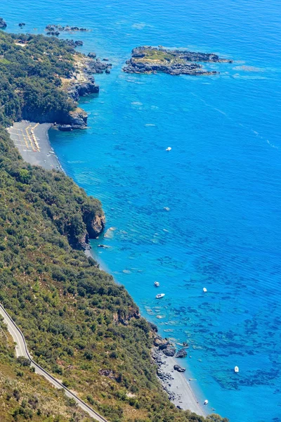 Costa del mar Tirreno cerca de Maratea, Italia — Foto de Stock