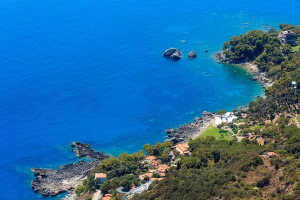 Costa del mar Tirreno cerca de Maratea, Italia — Foto de Stock