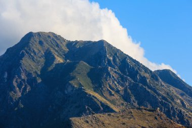 Yaz dağ manzaralı Borsh, Arnavutluk