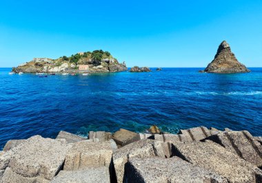 Aci Trezza, Sicilya kıyısında Lachea Adası