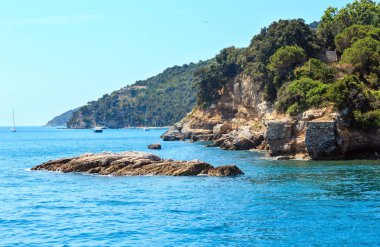 Kayalık deniz kenarı, Portovenere, İtalya.