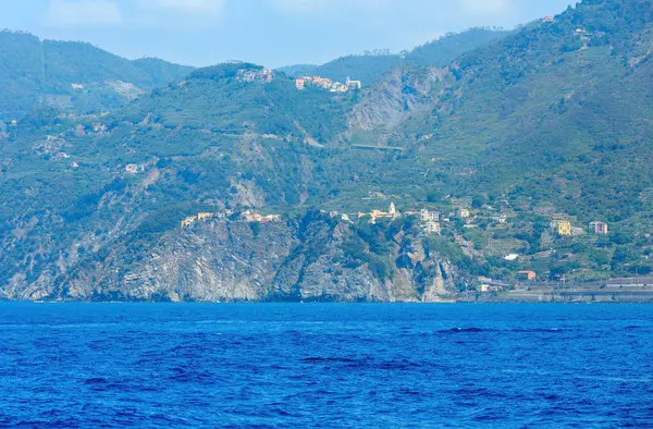 Corniglia с корабля, Cinque Terre — стоковое фото