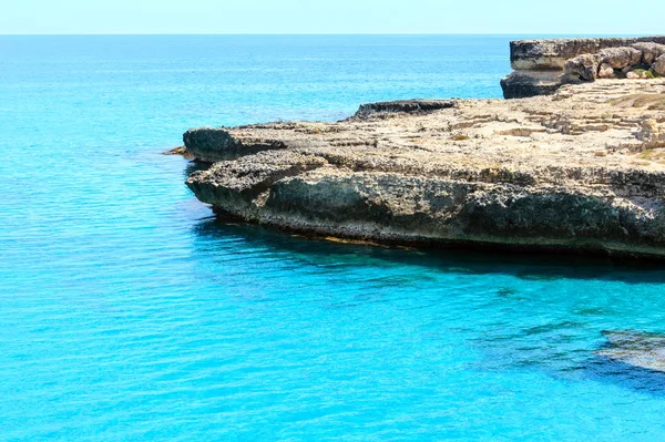 ロカ ヴェッキア考古学エリア海海岸, イタリア — ストック写真