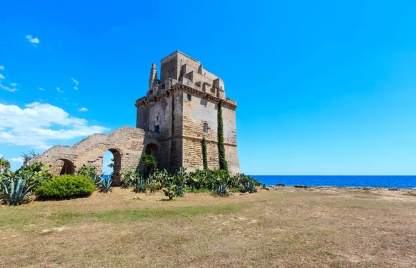 Torre Colimena sur la côte du Salento, Italie — Photo