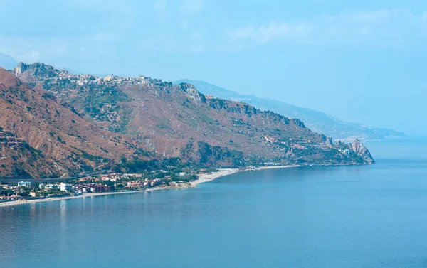 Узбережжя Таорміна від вгору, Сицилія, Італія — стокове фото