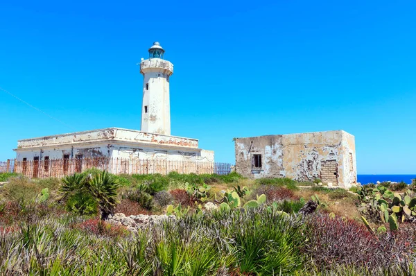 Маяк Capo Murro di Porco, Сиракузы, Сицилия, Италия — стоковое фото