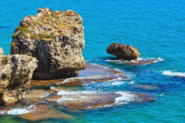 Rock denize yakın Agrigento, Sicilya, İtalya