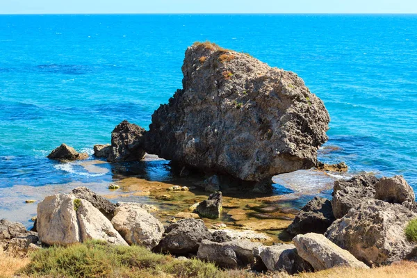 Rock denize yakın Agrigento, Sicilya, İtalya — Stok fotoğraf