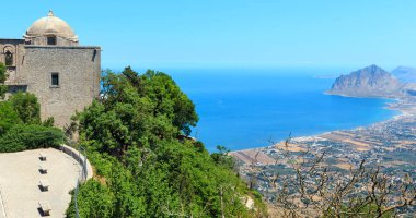 Erice, Sicilya, İtalya'dan tiren kıyı şeridi