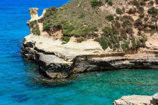 Grotta dello Mbruficu, de kust van de zee van Salento, Italië — Stockfoto