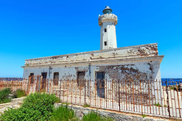 Маяк Capo Murro di Porco, Сиракузы, Сицилия, Италия — стоковое фото