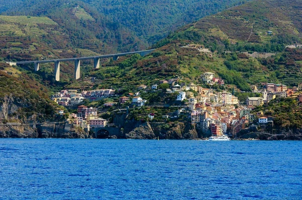 Manarola ze statku, Cinque Terre — Zdjęcie stockowe