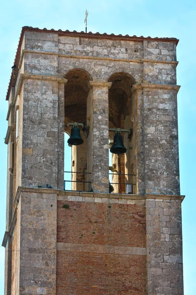 Колокольня в Монтепульчано, Тоскана, Италия — стоковое фото