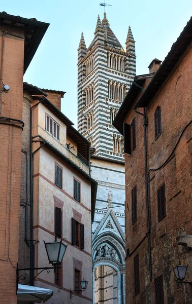 Torre do sino da Catedral de Siena, Toscana, Itália — Fotografia de Stock