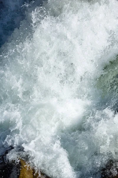 Şelale yakın çekim (doğa arka plan).