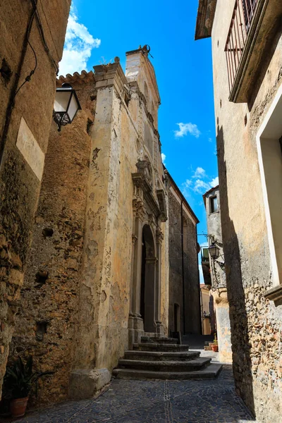 Fiumefreddo Bruzio stad, Calabrië, Italië — Stockfoto