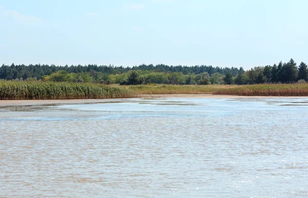 Summer iodine lake with a therapeutic effect thanks to the high — Stock Photo, Image