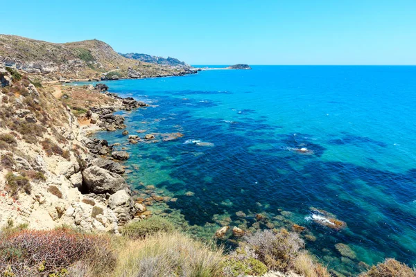 Praia do mar perto de Rocca di San Nicola, Agrigento, Sicília, Itália — Fotografia de Stock