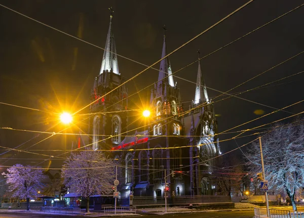 Templom Sts. Olha és éjszakai téli Lviv városában, Ukr Elizabeth — Stock Fotó