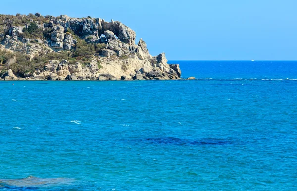 Rocha no mar perto de Agrigento, Sicília, Itália — Fotografia de Stock