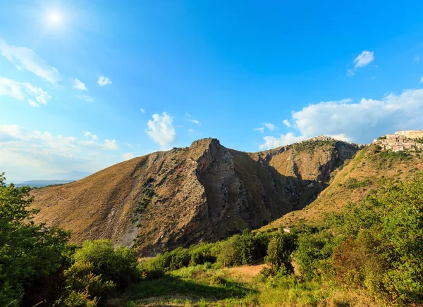 Calabria górskich miejscowości słoneczne view, Włochy — Zdjęcie stockowe