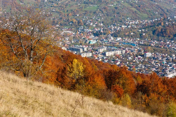 Montagna carpatica autunnale, Rakhiv, Ucraina — Foto Stock