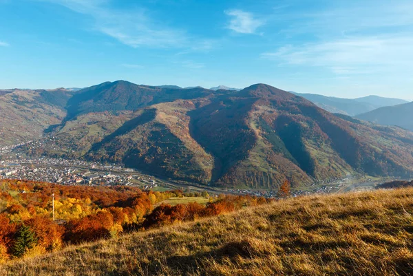 Montagna carpatica autunnale, Rakhiv, Ucraina — Foto Stock