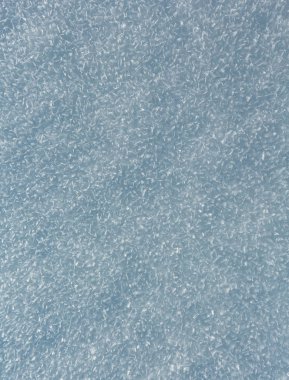 Kar yüzeyi ile kristal kar tanesi