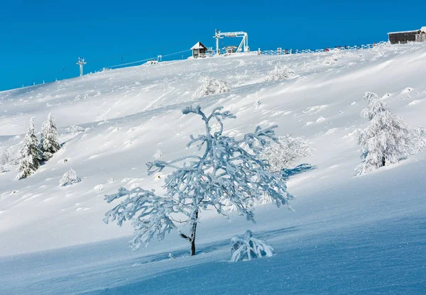 Winter schneebedeckte Berglandschaft — Stockfoto