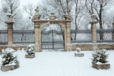 St George Katedrali avlu (Lviv, Ukrai sabah erken kış