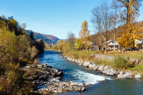 Autumn Carpathian mountain river (Ukraine). — Stock Photo, Image
